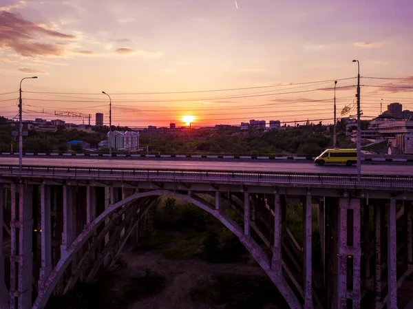 Most Samochodu Przeciwko Zachód Słońca — Zdjęcie stockowe