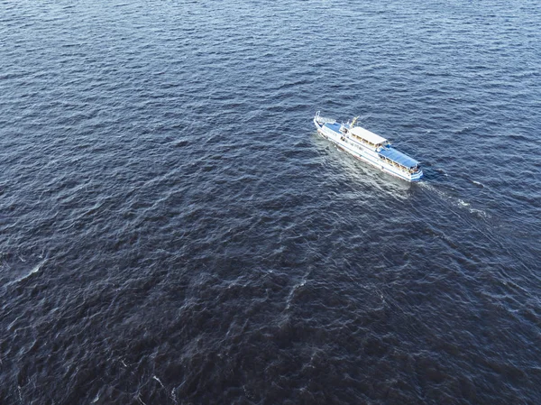 Крупним Планом Ізольований Поромний Човен Морі — стокове фото