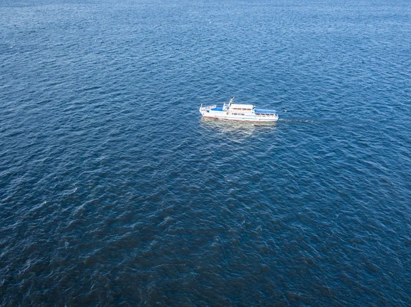 Isolated Close Shipping Boat Sea — Stock Photo, Image