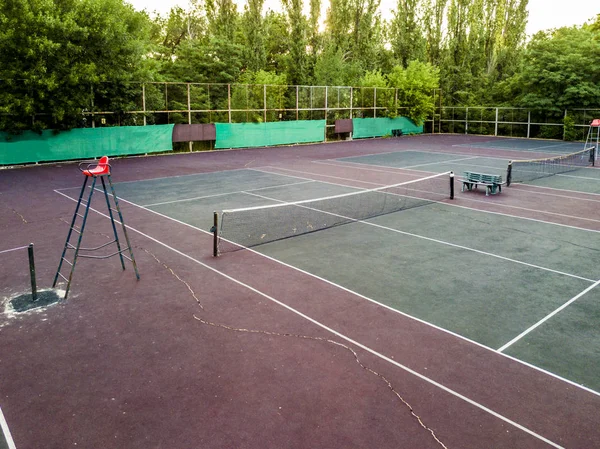 Múltiples Pistas Tenis Vacías Aéreas Los Árboles Verdes Concepto Deporte —  Fotos de Stock