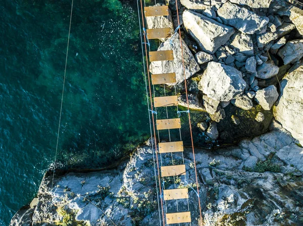 Vue Aérienne Pont Corde Entre Les Rochers Sur Mer Les — Photo