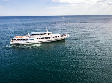 Feribot motor hava görünümünü cruise gemi su deniz yüzeyine