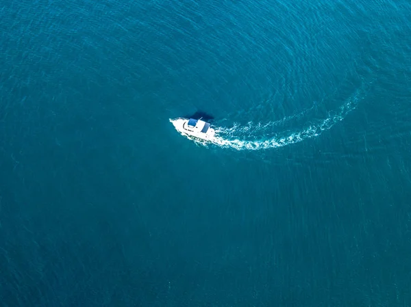 Crucero Lujo Barco Motor Una Superficie Agua Mar Océano — Foto de Stock