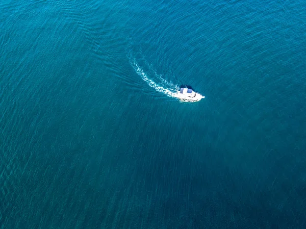 Crucero Lujo Barco Motor Una Superficie Agua Mar Océano —  Fotos de Stock