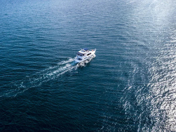 Aerial Motor Boat Isolated Sea Surface Summer Cruise Trip — Stock Photo, Image