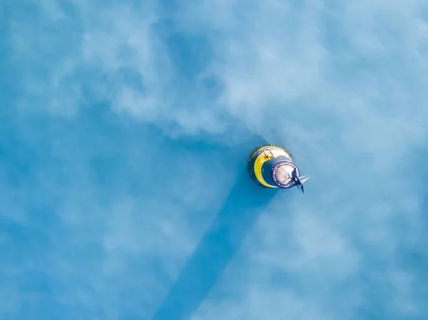 Vue Aérienne Dessus Une Bouée Dessus Mer Isolée Dans Concept — Photo