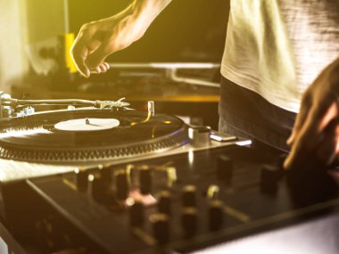 dj el oyun müzik pikap kayıt kurulum evde kadar parti tomed vintage bir görünüm kapatın