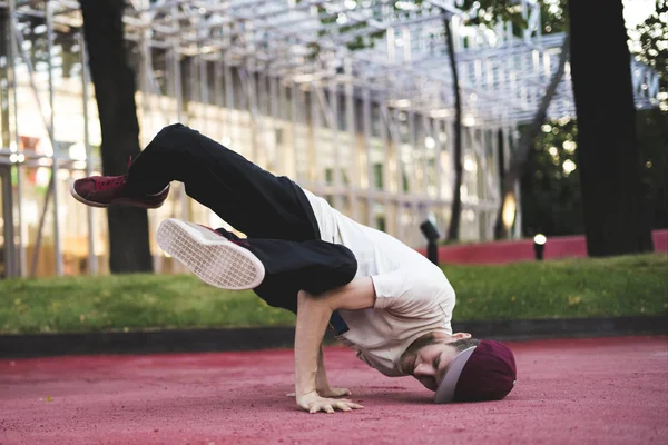 Young Hip Hop Street Dancer City Dusk Doing Freeze — Stock Photo, Image