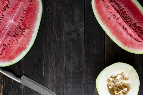 Top flat lay of fresh melon and watermelon copy space with white square frame on a wooden surface f — Stock Photo, Image