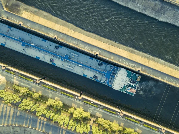 Aerial top view of ship dock gateway terminal in the port f — Stock Photo, Image