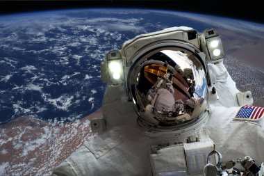 astronot uzayda uzay gemisi, bu görüntü unsurları yakınındaki bazı işlerini seyyare yerküre yanında uçan Nasa fotoğraf f alınmıştır