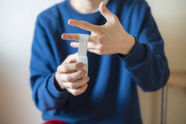 atlet el şal bant tezgah f soyunma odasında el parmağındaki kapatın