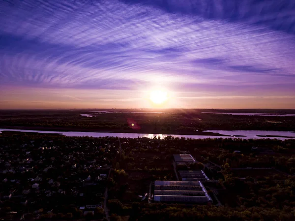 Viola vionet tramonto cielo e fiume tiro aereo f — Foto Stock