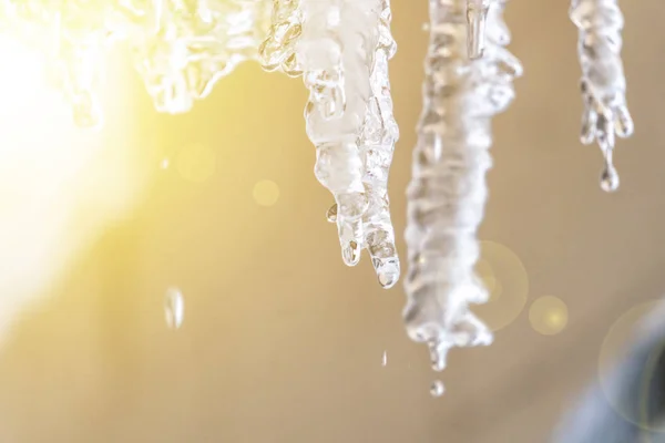 Spring season begin, sunny sky and icicles hang from roof ledge and melting f — Stock Photo, Image