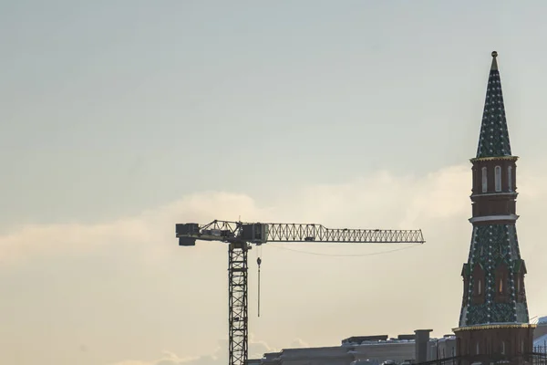 Rama Żuraw konstrukcji budynku przed b niebo — Zdjęcie stockowe