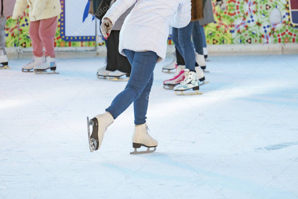 woman ice skate on the rink