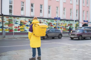yaya olarak teslim kurye ile arka b büyük paket