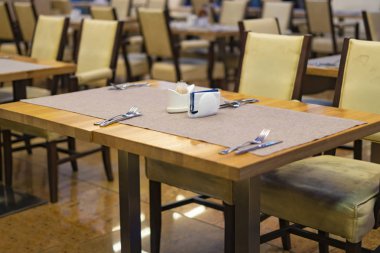 Konforlu zengin restoranında bedava masa. İç kısım f
