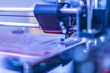 Fütürist 3D yazıcının fotoğrafını kapat. mikro ve nano elektronik B