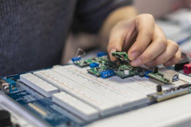 elektronik mikrodevre b ile çalışma arayüzü