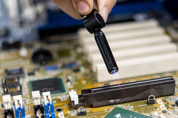 kişi eller ısı elektrik devresi ile gaz onarmak için b