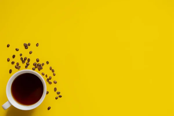 Minimalistisches Design gelb Kaffee Kopierraum b — Stockfoto