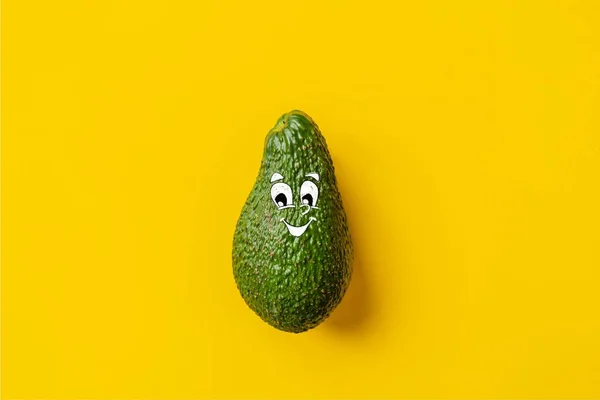 Avocado emoji на желтом фоне пространство для копирования b — стоковое фото