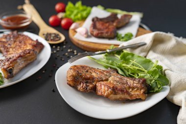 tabaklarda yemek servisi, abur cubur, restoranlarda yemek