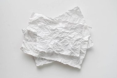 düz döşeme buruşturulmuş beyaz kağıt levha tablo, arka plan doku ve kopyalama alanları izole