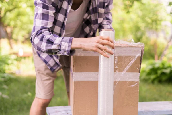 Stretch wrap roll, man packing the box for shipping — Stock Photo, Image