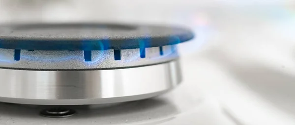 Close-up macro shot van birning gas ring op lichte achtergrond, natuurlijke hulpbronnen concept — Stockfoto