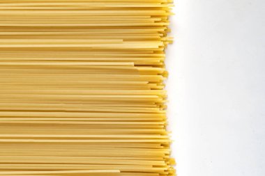 Çiğ ya da pişmemiş makarna dokusuna sahip soyut arka plan, metin için kopyalama alanı