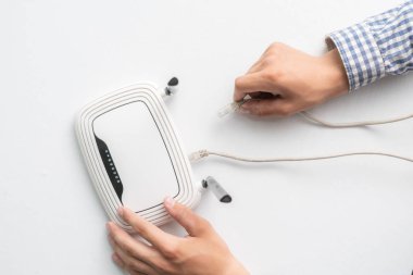 wi-fi uzaktan noktası ile ethernet tel kablosu conncecting el