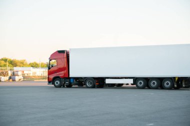 vagon ile büyük kamyon bazı paket açık teslim