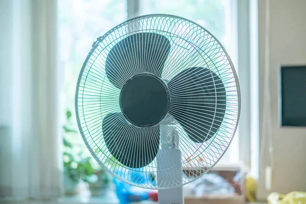 Cerrar refrigerador de aire eléctrico en casa en la habitación —  Fotos de Stock