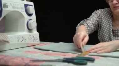 Çalışan terzinin kamera görüntülerini kapat 