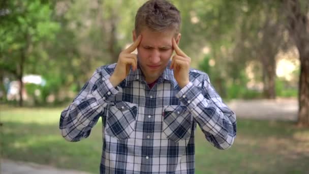 Close up portrait of young bearded person suffering from strong headache — Stock Video