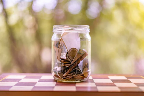 Banco Vidrio Con Monedas Dinero Ceniza Monedas Papel — Foto de Stock