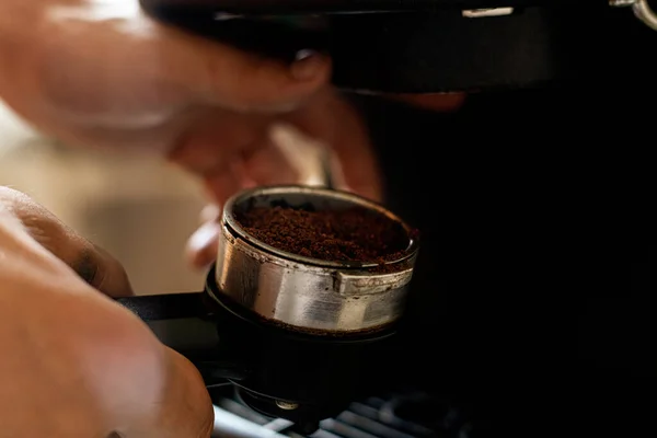 地上のコーヒー豆のマクロ撮影醸造工程朝のルーチン — ストック写真