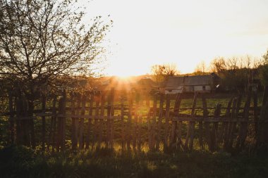 Gün batımı güzel köy yaz manzara