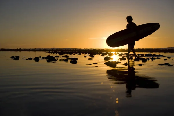 Homem Viagem Surf Baja California México — Fotografia de Stock