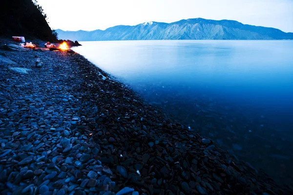 Fire Glows Camp Edge Suring Sunset Lake — Stock Photo, Image