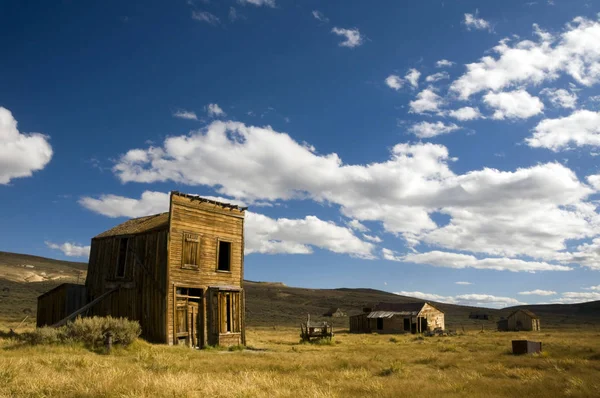 Edificios Antiguos Con Cielo Nublado Ciudad Fantasma Bodie — Foto de Stock