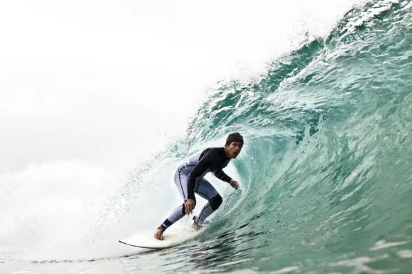 Surfista Masculino Surfando Zuma Beach Malibu Califórnia — Fotografia de Stock