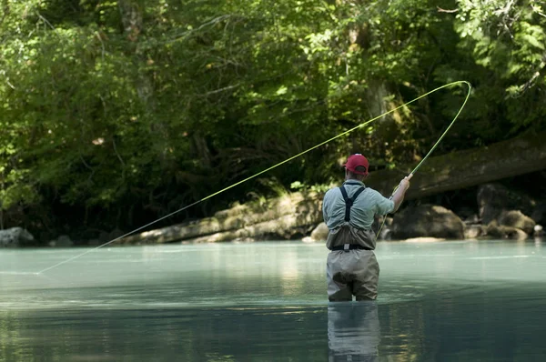 Adulto Pescador Masculino Lagoa Pesca Squamish British Columbia — Fotografia de Stock