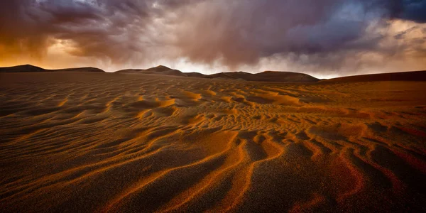 Dune Sabbia Tarda Serata Luce Sotto Cielo Tempestoso — Foto Stock