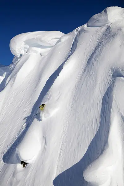 Hombre Esquiando Gran Primer Descenso Haines Alaska — Foto de Stock