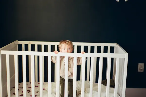 Little Girl Standing Her Crib — Stock Photo, Image