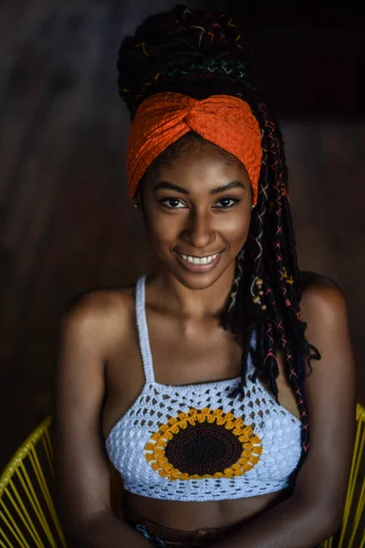 Jong Mooi Vrouw Poseren Binnen — Stockfoto