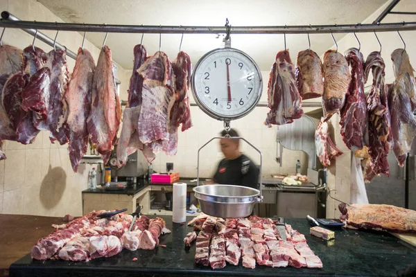 Carne Báscula Colgando Puesto Carnicero — Foto de Stock